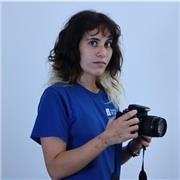 Profesora titulada en producción fotográfica, con experiencia en fotografía y vídeo.
